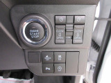 ダイハツのお店では、ダイハツ車を知り尽くしたプロフェッショナルが、専用の診断機器を使って各システムを点検しております。
