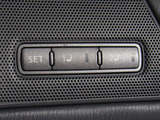 ★使いやすさや安全性を追求したステアリング周り!高級車ゆえにスイッチ類が多いのも特徴ですね!考え尽くされた配置ですぐに使いこなす事が出来ますのでご安心下さい!是非、体感してみて下さい!!