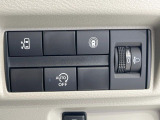 【パワースライドドア】スマートキーや運転席のスイッチでスライドドアの開閉が可能♪電動だから力を入れてドアを開ける必要が無く、小さいお子様でも、重い荷物を持っている時もラクに開け閉めできます♪