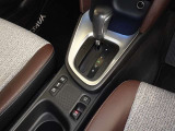 電動パーキングブレーキ・ブレーキホールドを装備してます。ホールド機能は信号待ちが多い一般道で疲労軽減になり、大好評です!