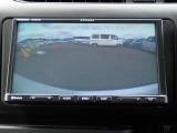 バックカメラ装備しております。駐車時に大変役に立ちますよ。駐車が苦手な方にも便利機能です。