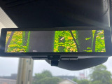 【インテリジェントルームミラー】後席の大きな荷物や同乗者で後方が確認しづらい時でも安心!カメラが撮影した車両後方の映像をルームミラー内に表示。クリアな視界で状況の確認が可能です!