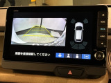 リバースギアに入れるだけで後方の表示へ切り替わります。夜間や雨の日の駐車も楽になりますよ。