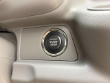 キーレスプッシュスタートです!技術革新ってスゴイ!と感動しちゃいます!だって鍵を持っているだけで開閉できるなんて!