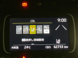【プリクラッシュセーフティ】前方の車両等を検知し、衝突しそうな時は警報で注意を促し、ブレーキを踏む力をサポート。ブレーキを踏めなかった場合は衝突被害軽減ブレーキが作動、衝突回避をサポートします。