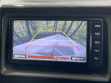 【バックカメラ】駐車時に後方がリアルタイム映像で確認できます。大型商業施設や立体駐車場での駐車時や、夜間のバック時に大活躍!運転スキルに関わらず、今や必須となった装備のひとつです!
