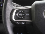 ハンドルにオーディオ操作用スイッチを備え、手を放さずに操作可能。安全性と利便性を両立しています。