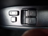 前席の窓の開閉は電動になりますので、便利ですよね。