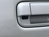 バックモニター付きです!駐車の際、これがあれば運転に自信が無い方も安心です!一度使うと手放せない必須装備ですよ!