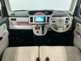 【インパネ】運転のしやすさを最優先に設計された見晴らしの良いフロントビュー。車両間隔が掴みやすく狭い道でも安心♪「安全」と「品質」を最優先に、安心してお乗りいただけるクルマを提供いたします。
