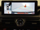純正ナビ付です。もちろん車両後方を表示するバックガイドモニターが付いていて車庫入れ安心!