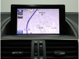 純正ナビ付です。もちろん車両後方を表示するバックガイドモニターが付いていて車庫入れ安心!
