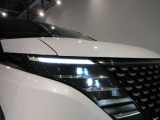 アダプティブLEDヘッドライトシステムです対向車や先行車に照射しないよう自動でハイビームの照射範囲を切り替えます 夜間走行時とても役立ちます