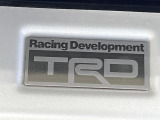 【TRDエアロ】人気のTRDエアロを装備!クルマの外観がよりスタイリッシュになり、街中で存在感あふれる1台に♪将来買い替える時にもリセールに影響しやすく、価値ある人気の装備です!