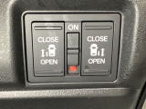 リアドアは乗り降りに便利な両側電動スライドドアです。また運転席に座っていながらスイッチ操作で自在にスライドドアを開け閉めできます。