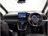 オシャレなインテリアで運転する気分も盛り上がりますよね^^