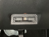 ETCもついています。高速道路の料金所の通過も楽々です!。 カードの取り出しもしやすい場所についています。
