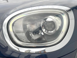 ●LEDヘッドライト:夜間走行時も良好な視界を確保し安心して運転できる高輝度LEDヘッドライトを装備!点灯速度が早く、消費電力も抑えられています。