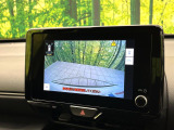 【バックカメラ】駐車時に後方がリアルタイム映像で確認できます。大型商業施設や立体駐車場での駐車時や、夜間のバック時に大活躍!運転スキルに関わらず、今や必須となった装備のひとつです!