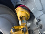【ビルシュタイン製ダンパー】高速走行時の車両安定性を向上させてくれる人気の装備。街乗りの乗り心地も犠牲にせず、スポーティな走行をお楽しみいただけます♪