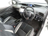 シンプルで使いやすいデザインの運転席です。