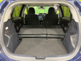 普段のお買い物や通勤、送迎等に十分な荷室スペースを確保しております。セカンドシートを倒すと、大きな荷物の積載も可能です♪