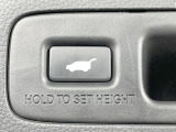 【パワーバックドア】スマートキーや運転席のボタンを押すだけでリアゲートが自動で開閉します!荷物を持っている時や、高い位置にあるバックドアを閉める際に便利な機能です♪