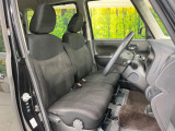 運転席シート廻りは使用感も少なく、良好な状態となっています。前オーナー様が丁寧に使っていたことがよくわかりますね。