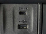 【USBポート】USBポートも装備されています、スマートフォンの充電やオーディオに連携も可能です、今や欠かせない装備の一つです!