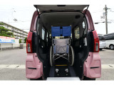 私たちは福祉車両の専門家です。数多くの実績から様々なアドバイスが得意です。詳しくは当社ホームページにて。「坂出自動車」で検索して下さい。※車いすは見本です。