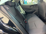 後部座席も気になるようなキズ・汚れやへたり等、大きなダメージはなく、良好な状態です。