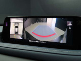 360&deg;モニターが標準装備されておりますので、細い道や狭い駐車場でもラクラク♪ 視認性もバッチリです。
