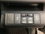 リアドアは乗り降りに便利な両側電動スライドドアです。また運転席に座っていながらスイッチ操作で自在にスライドドアを開け閉めできます。またHondaセンシング用のVSA解除スイッチも装備しています。