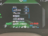 いまや必須装備「ナビゲーション」搭載!知らない場所に、スイスイッとドライブ。なんて便利な機能でしょうか?もう、これなしではハンドルを握れませんね!でも、運転中の操作は危険ですのでご注意ですね♪