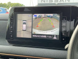 アラウンドビューモニターは4個のカメラを合成してまるで上から撮影した様な駐車場のどの位置にいるかとてもわかり易い機能です