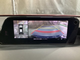 狭い場所での駐車やすれ違いなどでより的確な運転操作に役立つ360&deg;ビューモニターが装備されています。