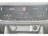 運転席と助手席でそれぞれお好みの温度設定が可能です。便利です♪