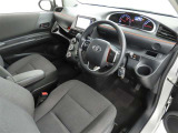 シンプルで使いやすいデザインの運転席です。