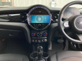 弊社はMINI正規販売店として新型車から旧モデルまでの商品知識と整備知識を備えております。納車後の不明な点等も、お気軽に弊社担当者までお問い合わせ下さい。