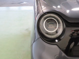 LEDヘッドライトは、点灯の瞬間から光量を発揮し、突然暗くなるトンネルなどでの安定感を高めます。