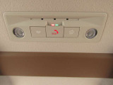 SOSコール(ヘルプネット)★急病や危険を感じた時は、SOSコールスイッチを押します。事故発生時は、エアバッグ展開と連動し自動通報。専門のオペレーターが警察や消防への連絡をサポート※別途申し込みが必要です。
