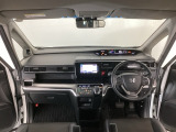 【前方視界】開放的な前方視界!運転がしやすく疲れにくいです♪窓が大きく、見通しがとっても良いおクルマですよ♪