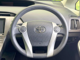 インテリアに合わせたデザインのステアリングは、運転される方のことも考え、運転しやすい形状、大きさです。是非一度、実際に触ってお確かめください。