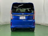 リアはプライバシーガラス付です。見た目もかっこいいですよね。また、太陽光を防ぐので冷房の効きを良くする効果もあるんです。エアコンを控えめにすれば燃費向上も見込めますよ。
