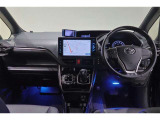 必要な装備を使いやすい位置に配置した機能的な運転席まわり。操作感や車両感覚など、ぜひ運転席に座って確かめてください。