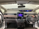 【前方視界】開放的な前方視界!運転がしやすく疲れにくいです♪窓が大きく、見通しがとっても良いおクルマですよ♪