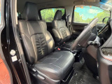 運転席シート廻りは使用感も少なく、良好な状態となっています。前オーナー様が丁寧に使っていたことがよくわかりますね。