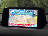 【バックカメラ】駐車時に後方がリアルタイム映像で確認できます。大型商業施設や立体駐車場での駐車時や、夜間のバック時に大活躍!運転スキルに関わらず、今や必須となった装備のひとつです!