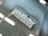 【マークレビンソンサウンドシステム】メーカーオプションの高品位サウンドシステムを搭載。専用のチューニングが施された大小様々なスピーカーから良質なサウンドが奏でられ、臨場感あふれる音響空間を演出します。