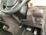 高速で便利なETCがあり、便利なパワースライドドアや、横滑りを防ぐVSAなどのスイッチは、運転席の右側、手の届きやすい位置にあります。